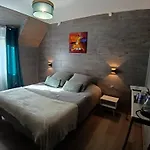 Belle-vue Hotes Au Coeur De La Vallee Des Chateaux 住宿加早餐酒店 卡斯泰尔诺拉沙佩尔