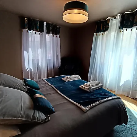 D'hotes Belle-vue -vue Sur Chateau B&B