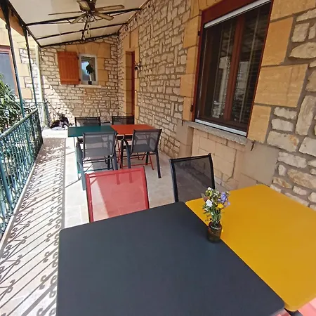 D'hotes Belle-vue -vue Sur Chateau Bed & Breakfast