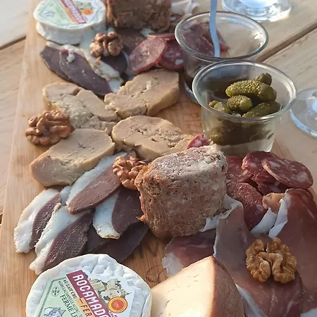 D'hotes Belle-vue -vue Sur Chateau B&B 캬스텔노라샤펠